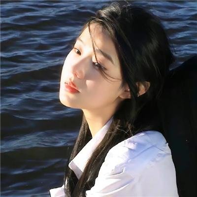 红鞋男子